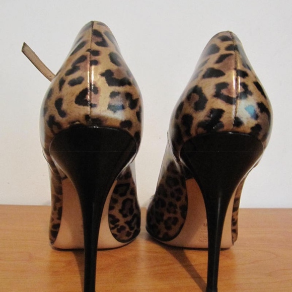 Casadei Pellame leopard-patent T-strap pump, SZ40 - Picture 3 of 8
